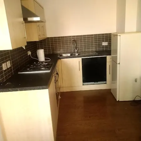 Double Close To Bradford And Centre *
