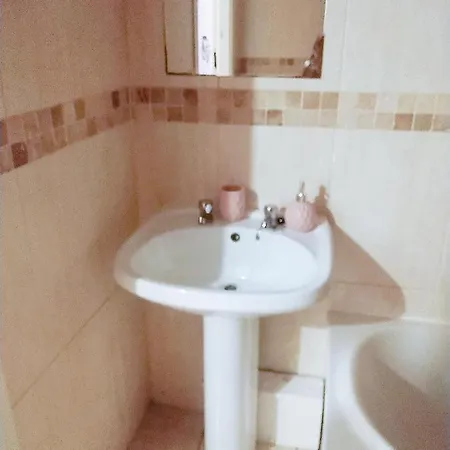 Double Close To And Centre בראדפורד