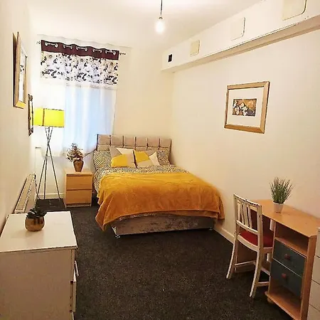 Double Close To Bradford And Centre *
