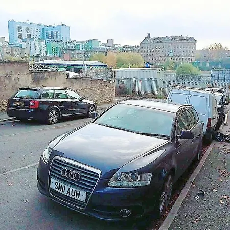 Double Close To Bradford And Centre *