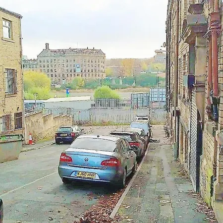 Guest house Double Close To Bradford And Centre