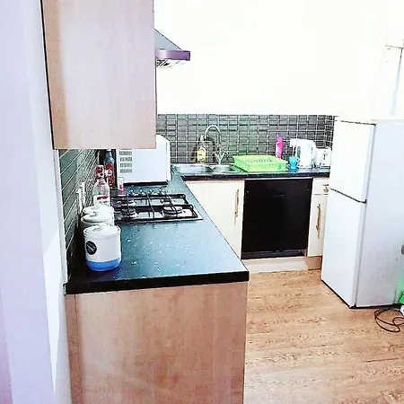 Double Close To And Centre מלון