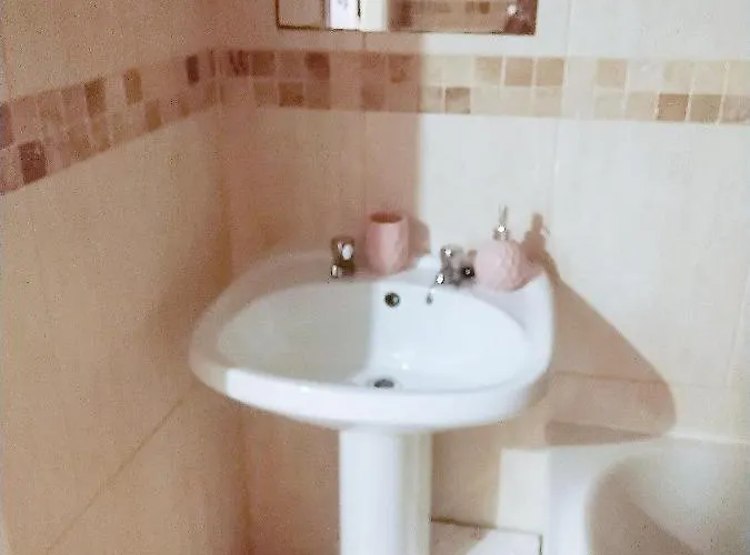 Double Close To And Centre Bradford (West Yorkshire)