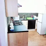 Double Close To And Centre מלון